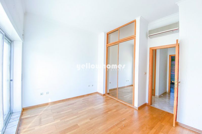 Espaçoso apartamento penthouse T3 Duplex com vista mar em Albufeira